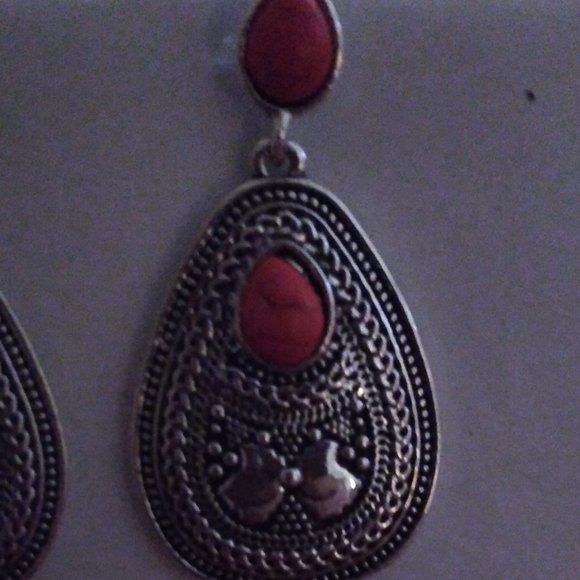 Western Style Earrings - Picture 3 of 4